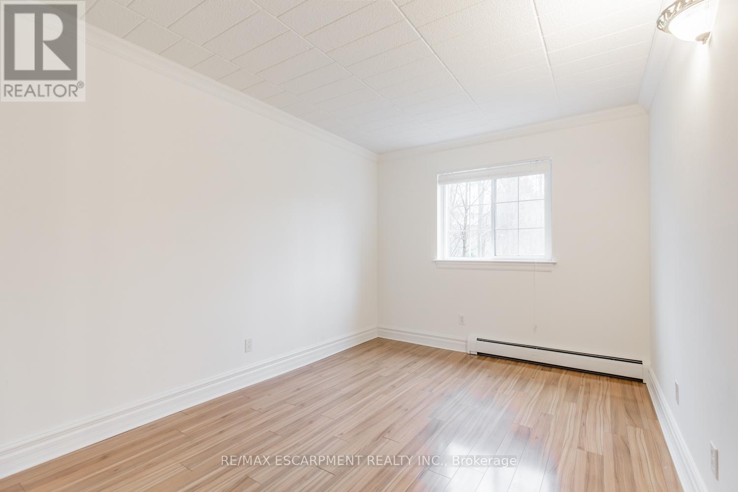 110 - 20 John Street, Grimsby, Ontario  L3M 1X5 - Photo 16 - X12451790