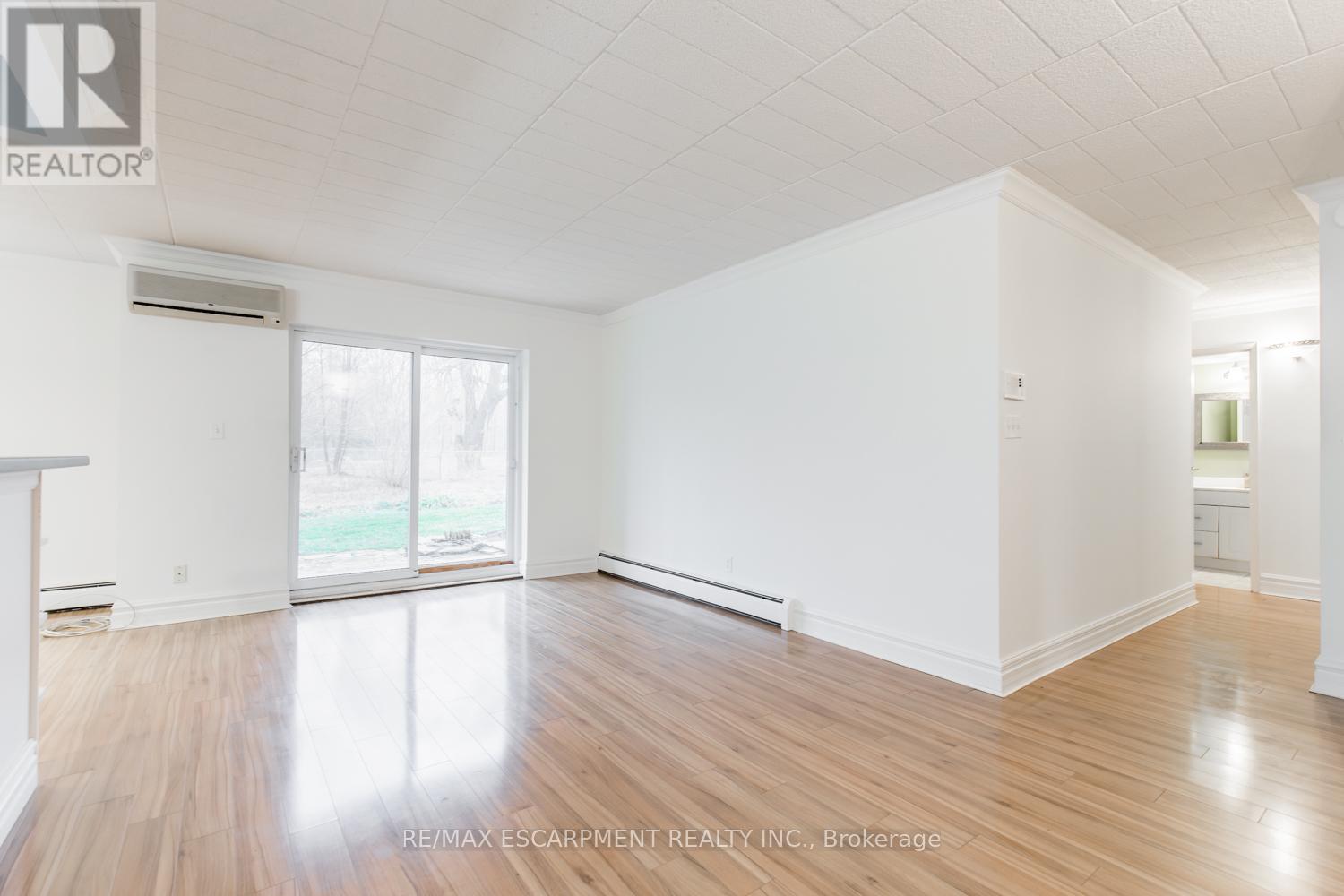110 - 20 John Street, Grimsby, Ontario  L3M 1X5 - Photo 6 - X12451790