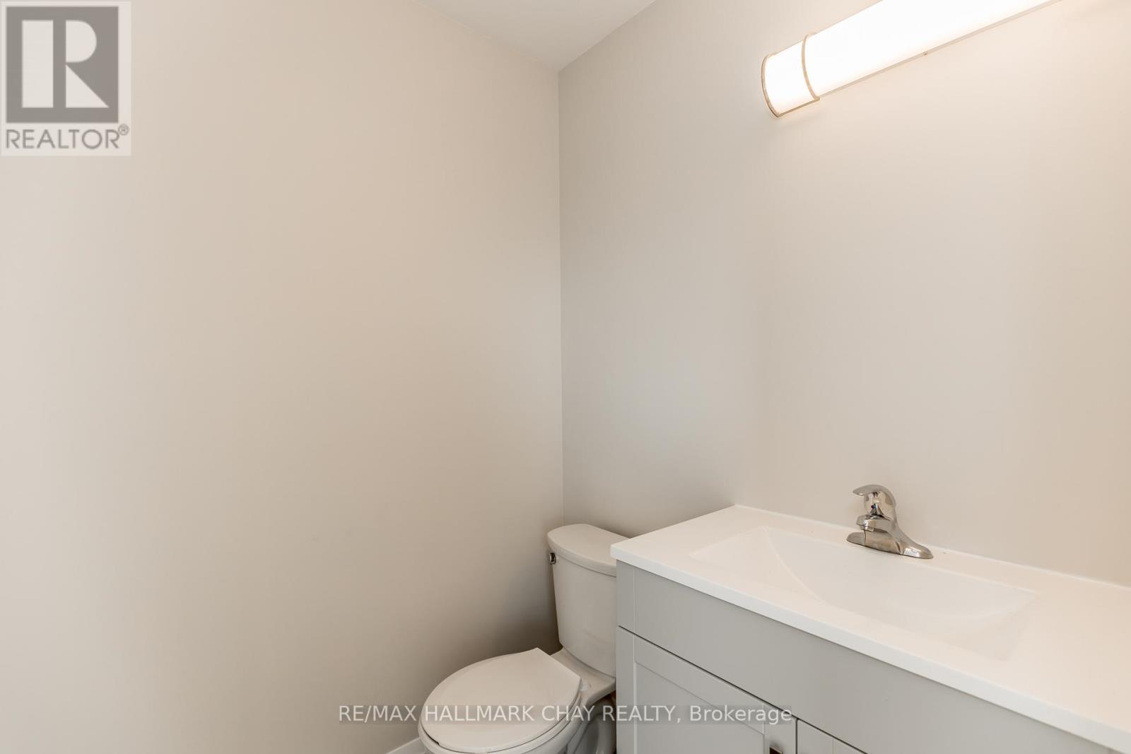 Upper - 3993 Stouffville Road, Whitchurch-Stouffville, Ontario  L4A 3X1 - Photo 7 - N12446984
