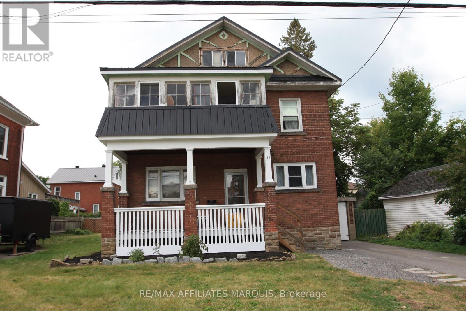 37 Mcgill Street S, Smiths Falls, Ontario  K7A 3M8 - Photo 2 - X12336359