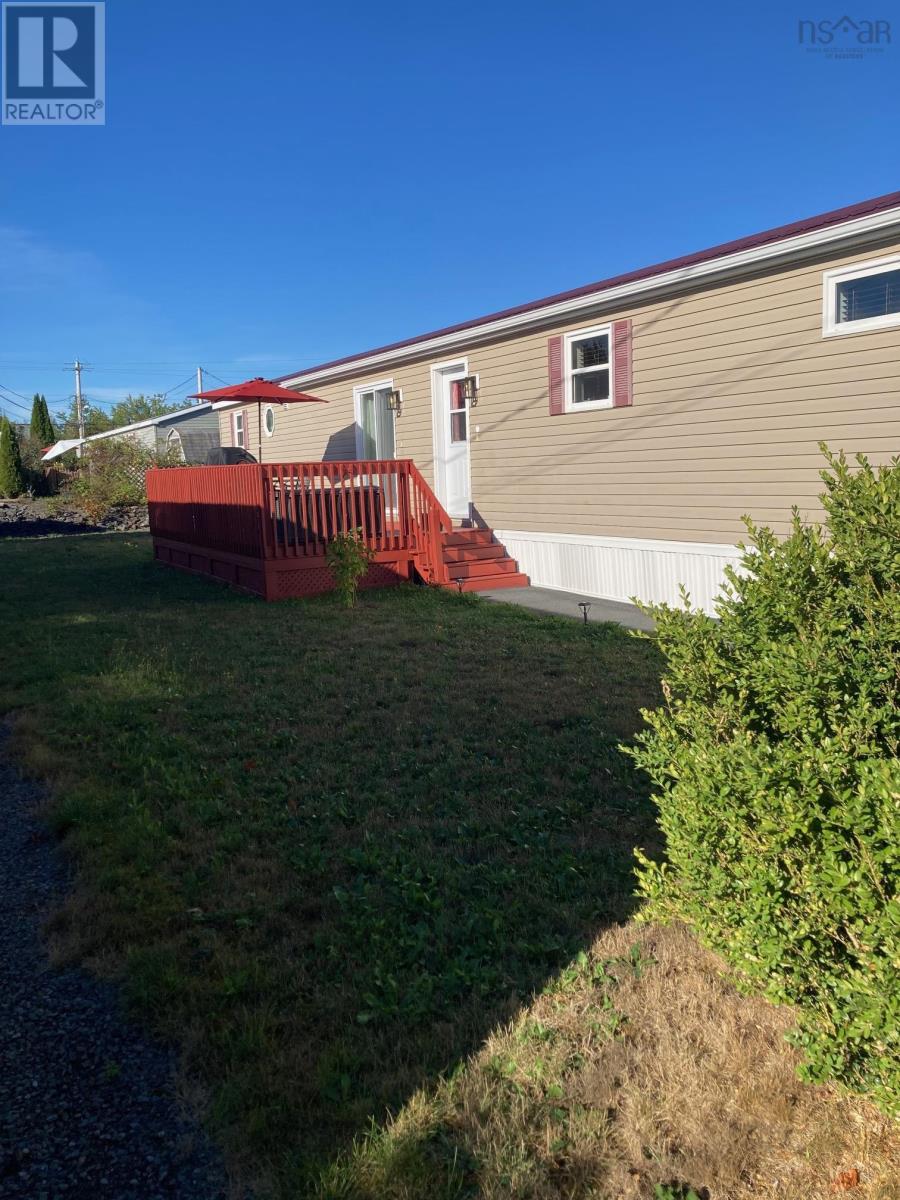 2 Sherbrooke Avenue, Lahave Heights, Bridgewater, Nova Scotia  B4V 4E7 - Photo 2 - 202523001