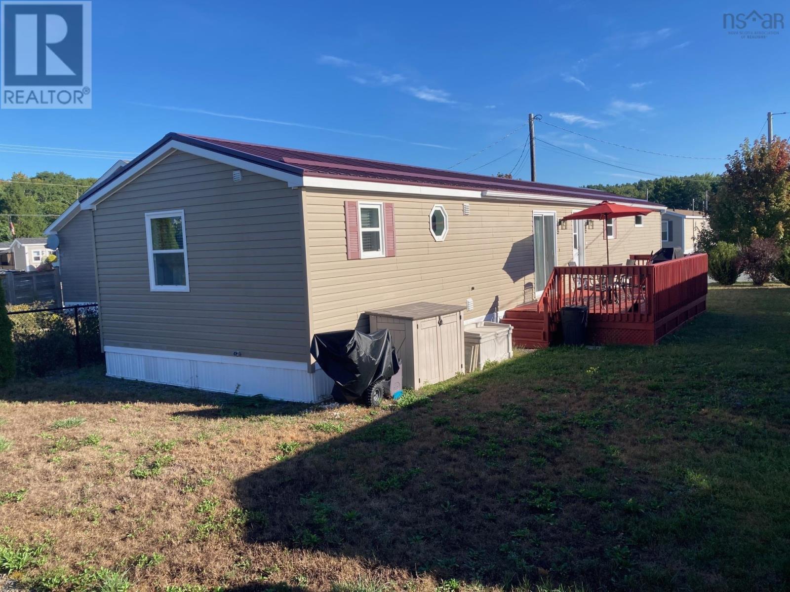 2 Sherbrooke Avenue, Lahave Heights, Bridgewater, Nova Scotia  B4V 4E7 - Photo 3 - 202523001