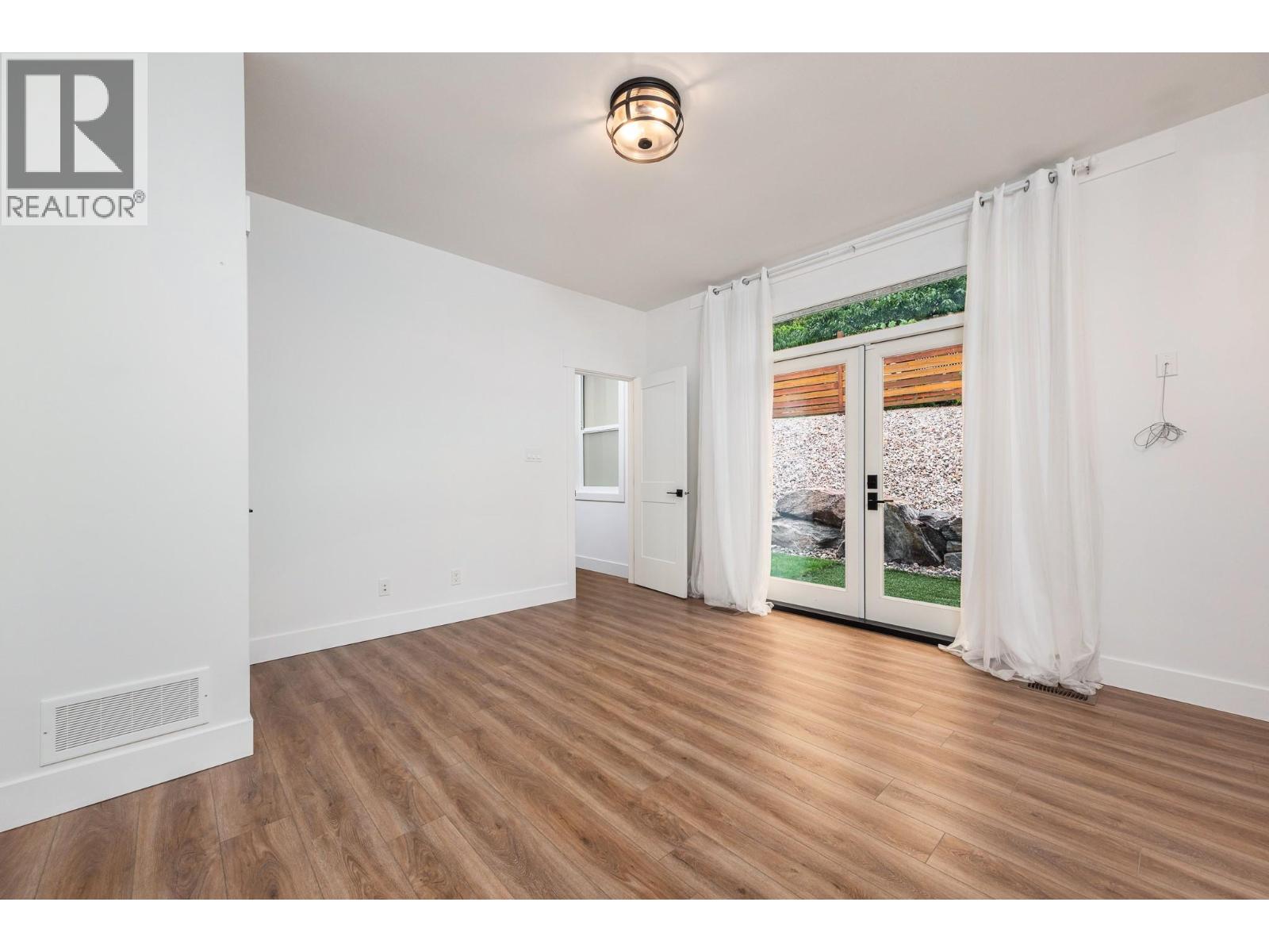 6448 Agassiz Road, Vernon, British Columbia  V1H 1P9 - Photo 15 - 10362376