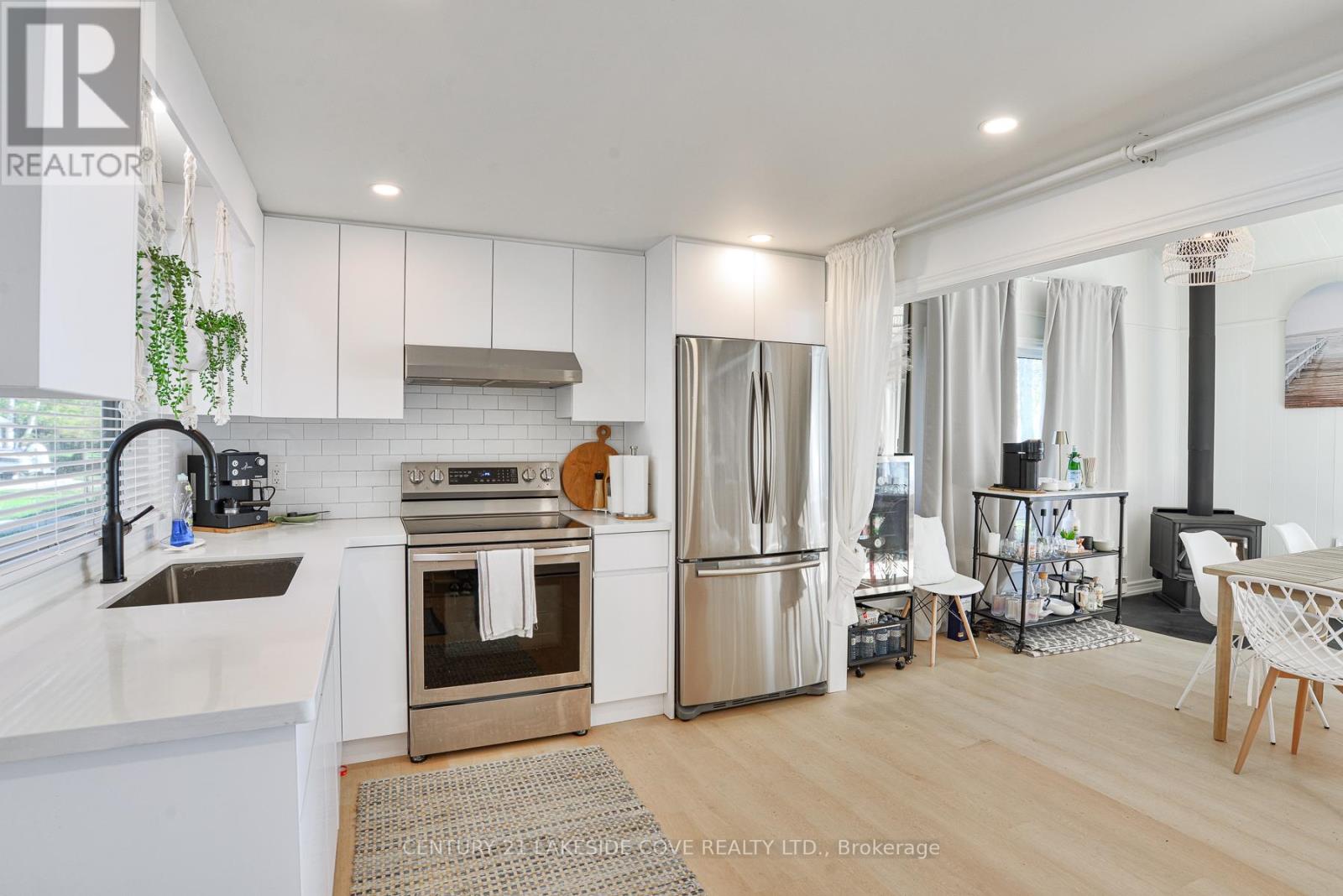 3322 Amilia Drive, Ramara, Ontario  L0K 1B0 - Photo 7 - S12447381