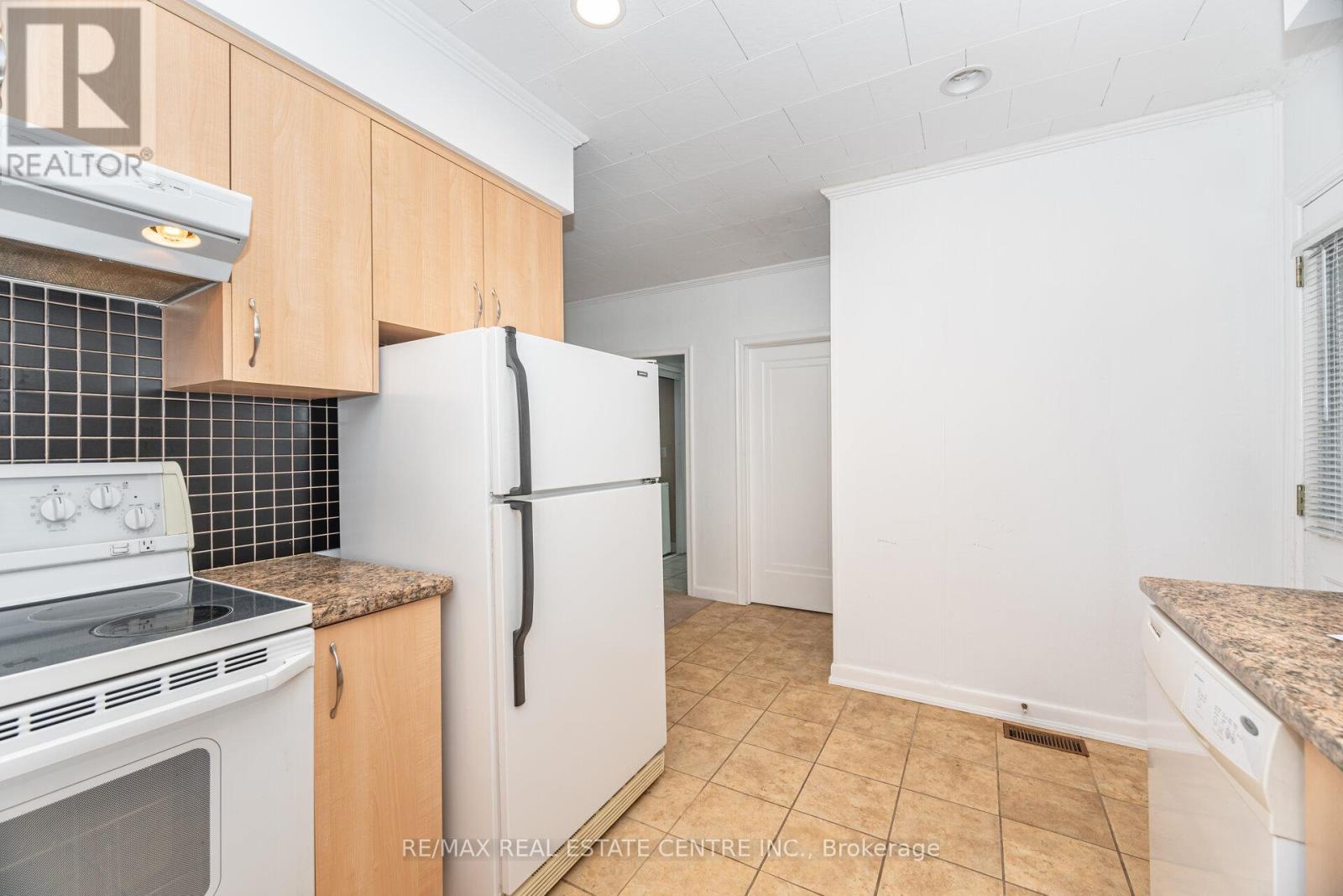 7742 Churchville Road, Brampton (Bram West), Ontario  L6Y 0H5 - Photo 19 - W12375523