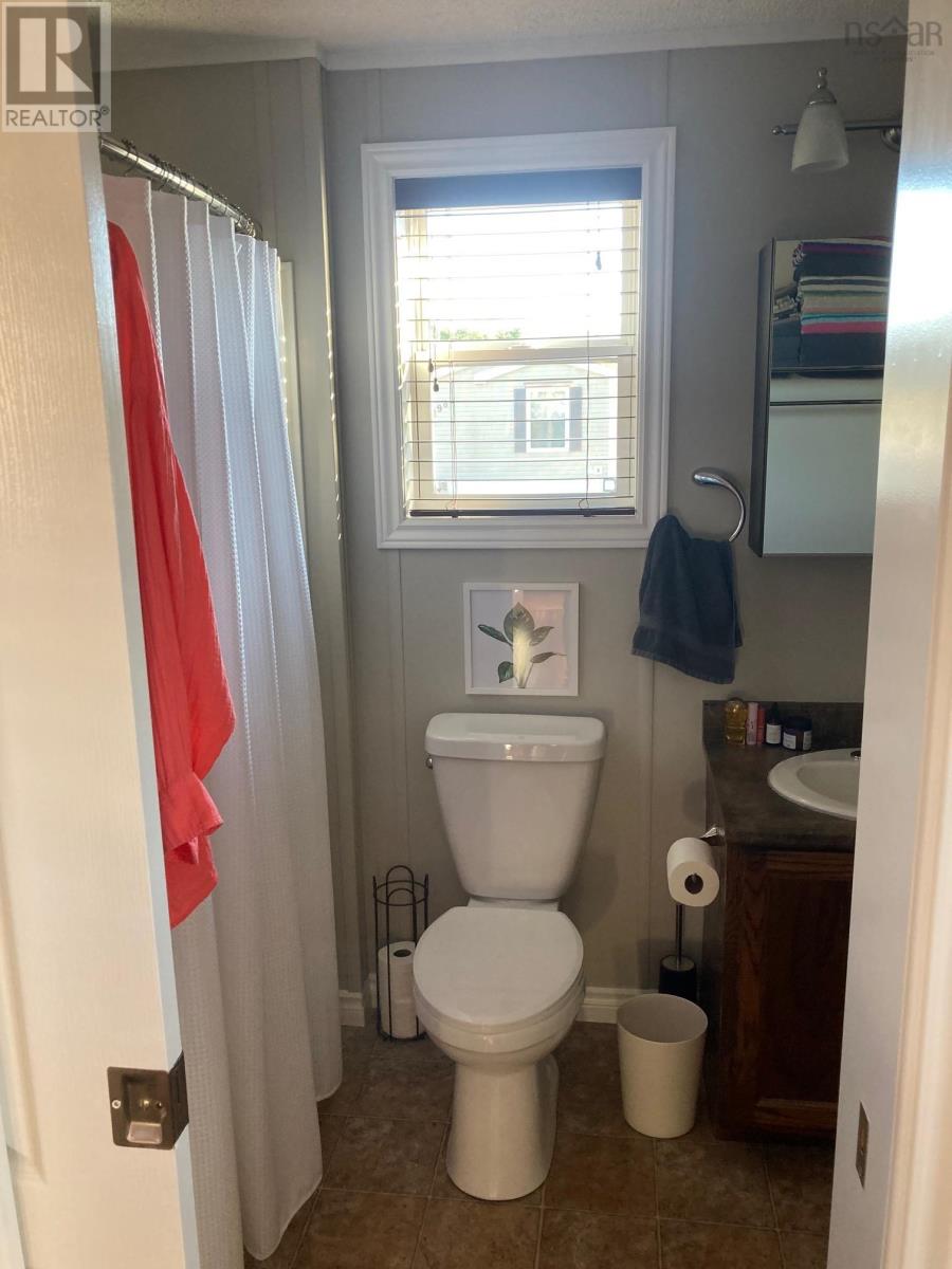 2 Sherbrooke Avenue, Lahave Heights, Bridgewater, Nova Scotia  B4V 4E7 - Photo 18 - 202523001