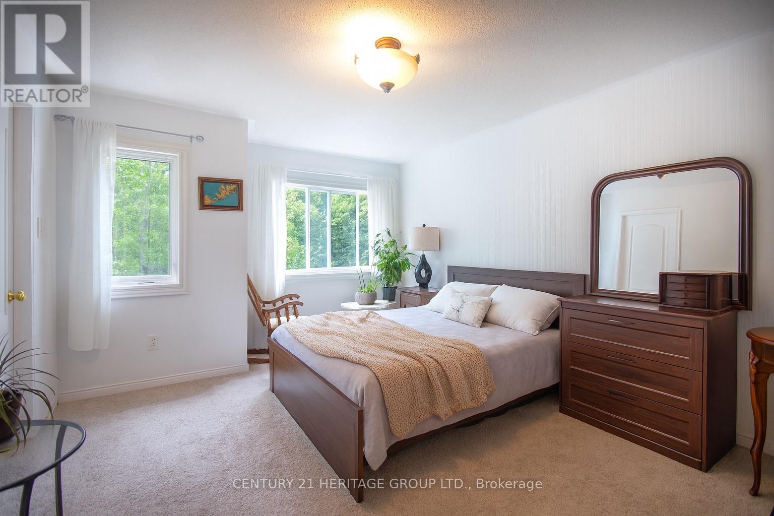250 Ferndale Drive S, Barrie, Ontario  L4N 8J9 - Photo 13 - S12451317