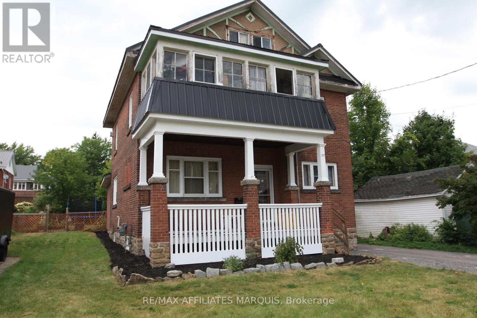 37 MCGILL STREET S, Smiths Falls, Ontario