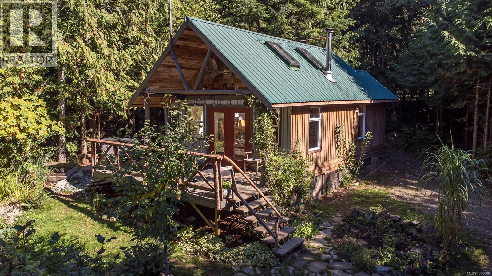 584 Sabre Rd, Sayward, British Columbia