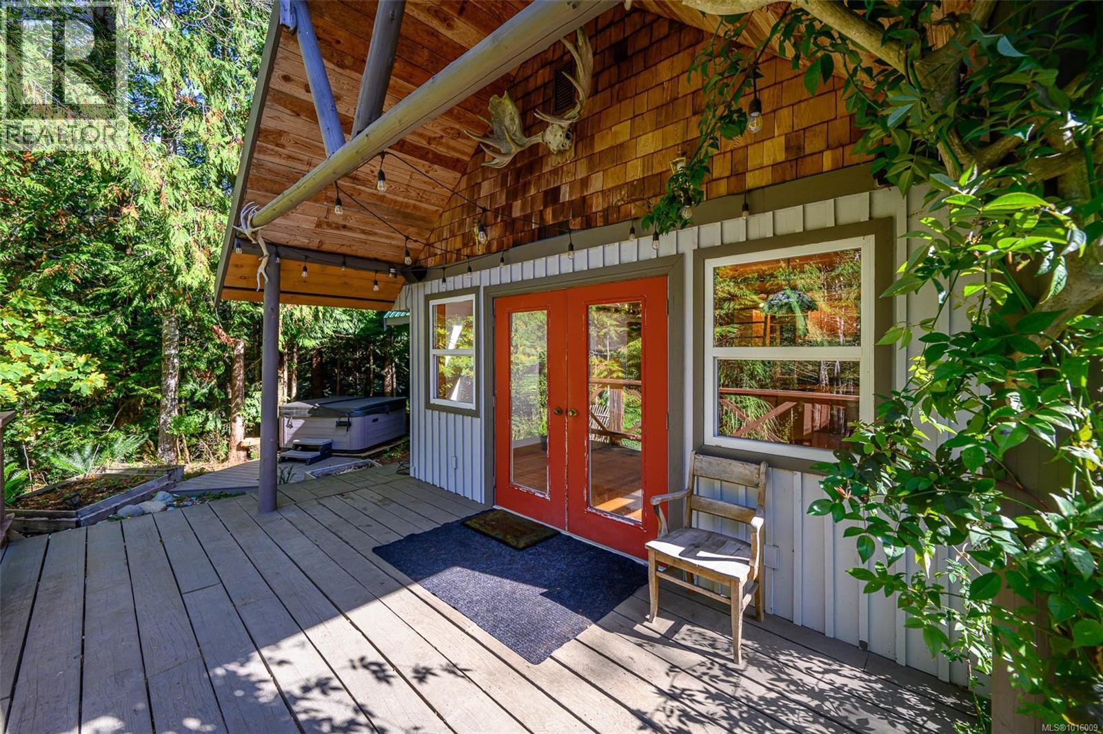 584 Sabre Rd, Sayward, British Columbia  V0P 1R0 - Photo 13 - 1016009