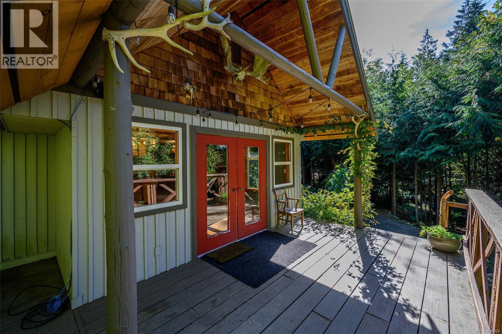 584 Sabre Rd, Sayward, British Columbia  V0P 1R0 - Photo 14 - 1016009