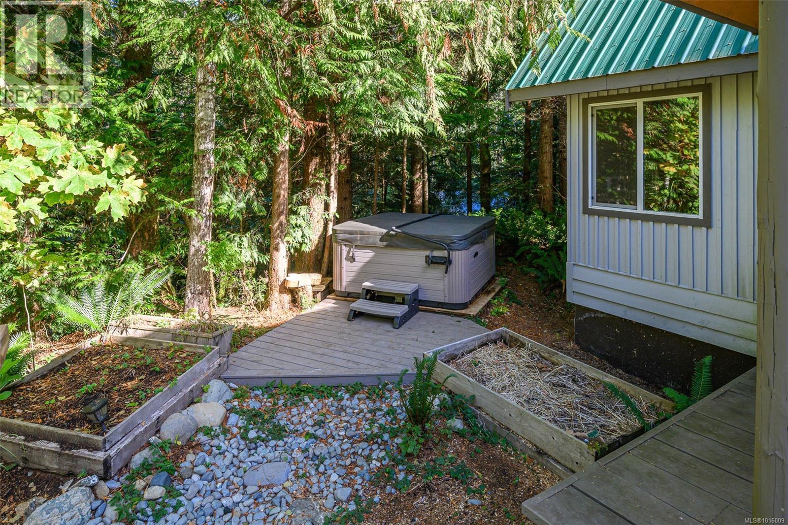 584 Sabre Rd, Sayward, British Columbia  V0P 1R0 - Photo 15 - 1016009