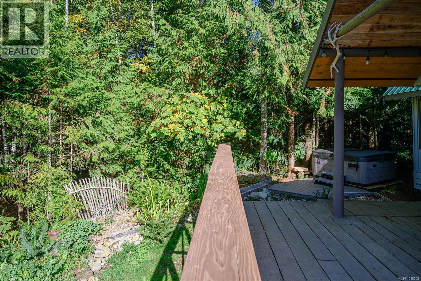 584 Sabre Rd, Sayward, British Columbia  V0P 1R0 - Photo 16 - 1016009
