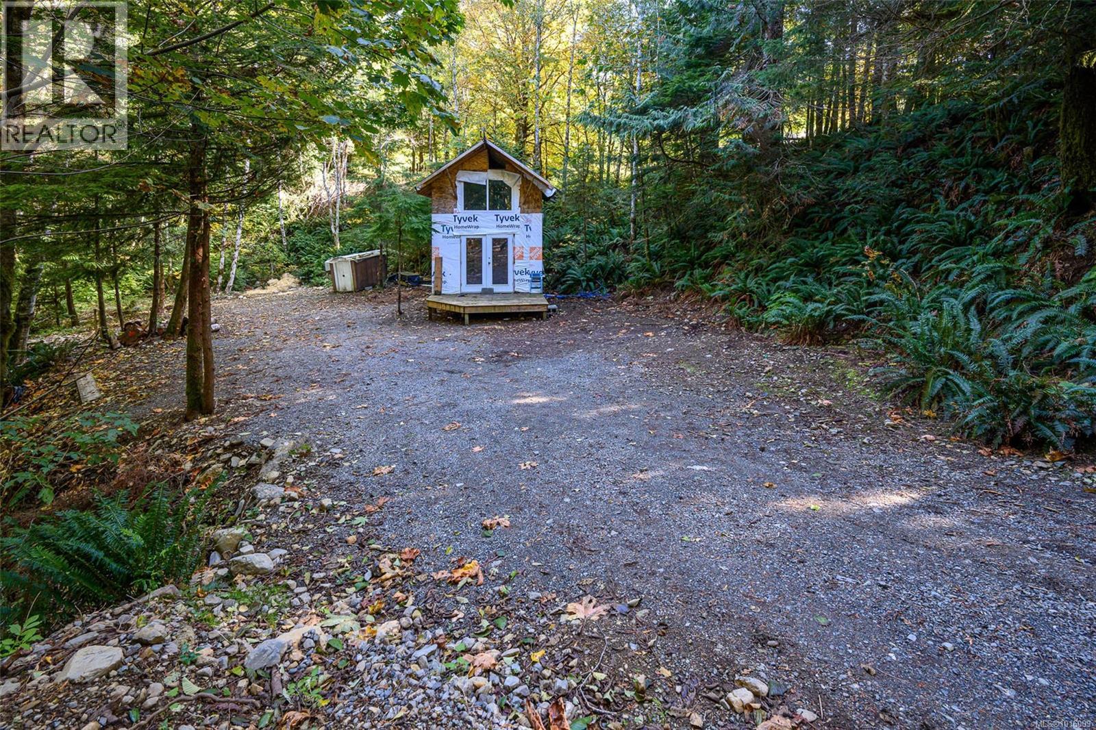 584 Sabre Rd, Sayward, British Columbia  V0P 1R0 - Photo 19 - 1016009