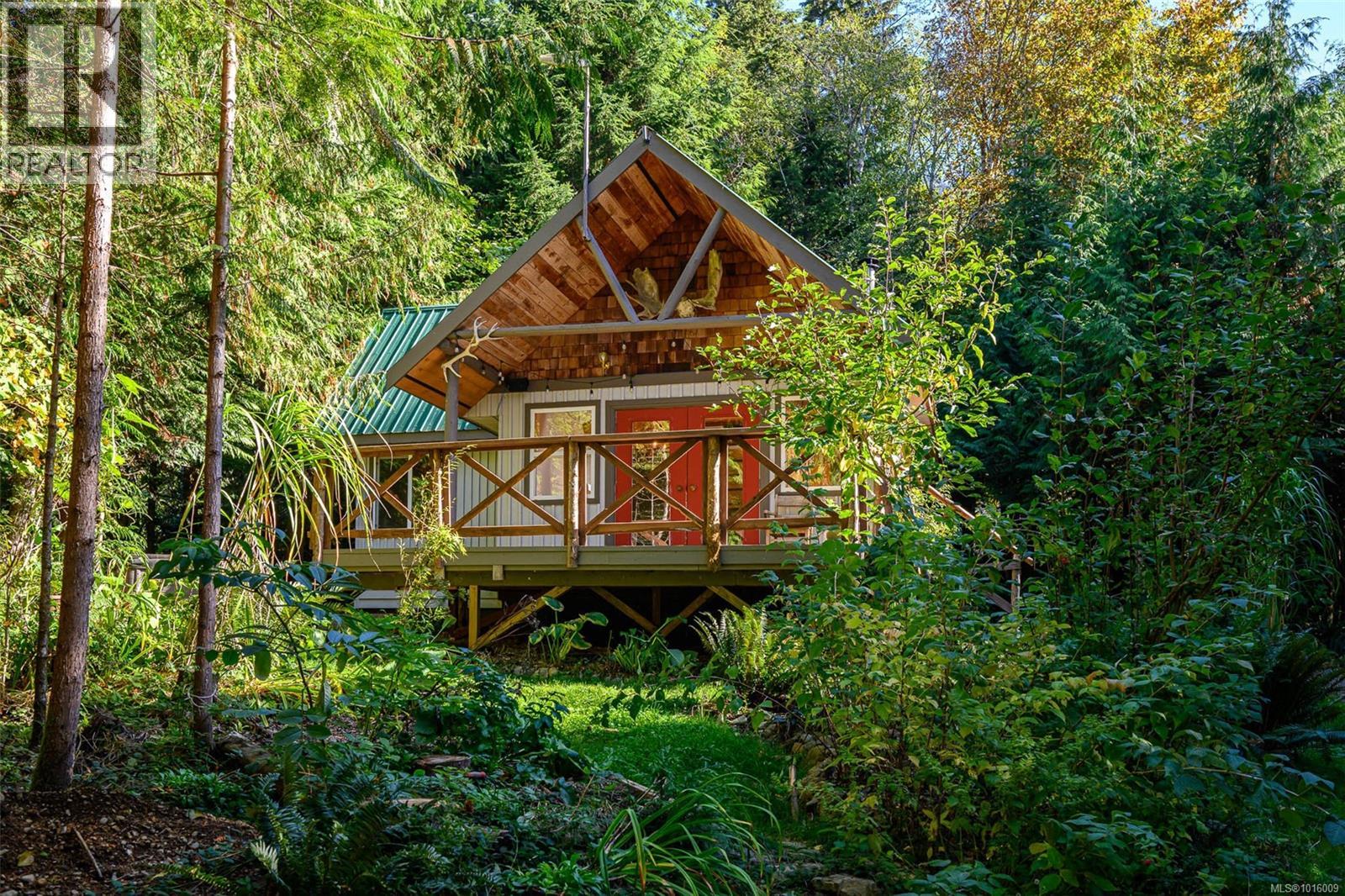 584 Sabre Rd, Sayward, British Columbia  V0P 1R0 - Photo 3 - 1016009