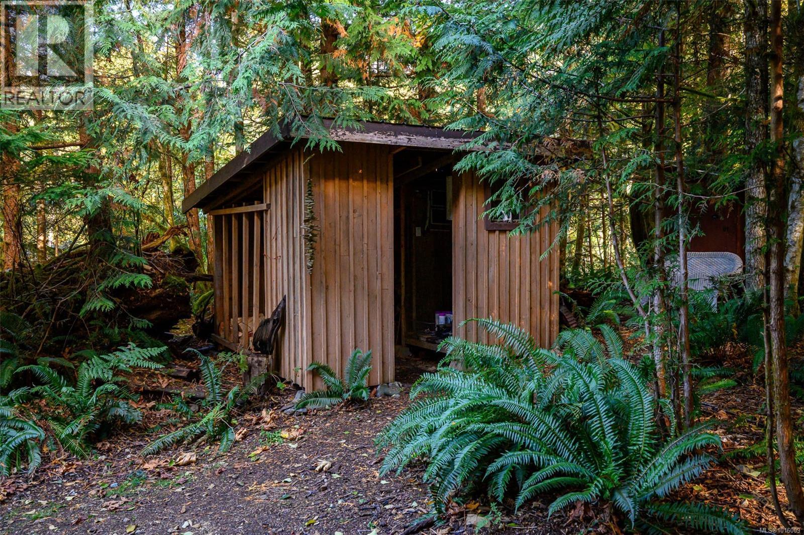 584 Sabre Rd, Sayward, British Columbia  V0P 1R0 - Photo 32 - 1016009