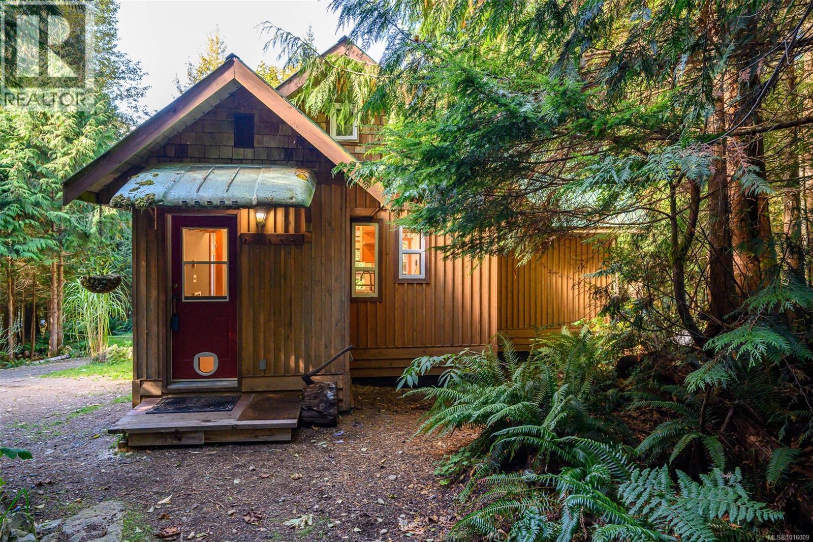 584 Sabre Rd, Sayward, British Columbia  V0P 1R0 - Photo 34 - 1016009