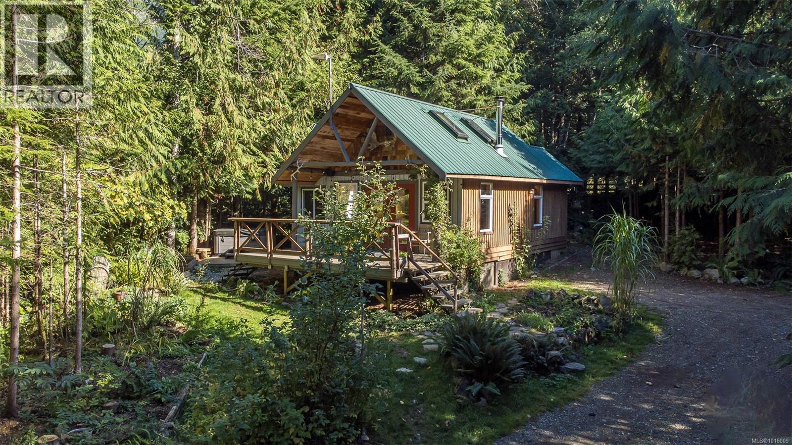 584 Sabre Rd, Sayward, British Columbia  V0P 1R0 - Photo 37 - 1016009