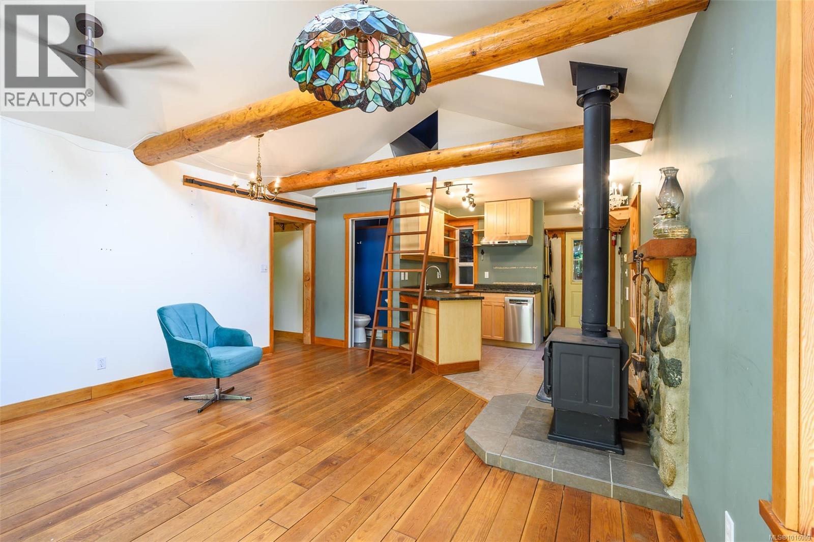 584 Sabre Rd, Sayward, British Columbia  V0P 1R0 - Photo 4 - 1016009