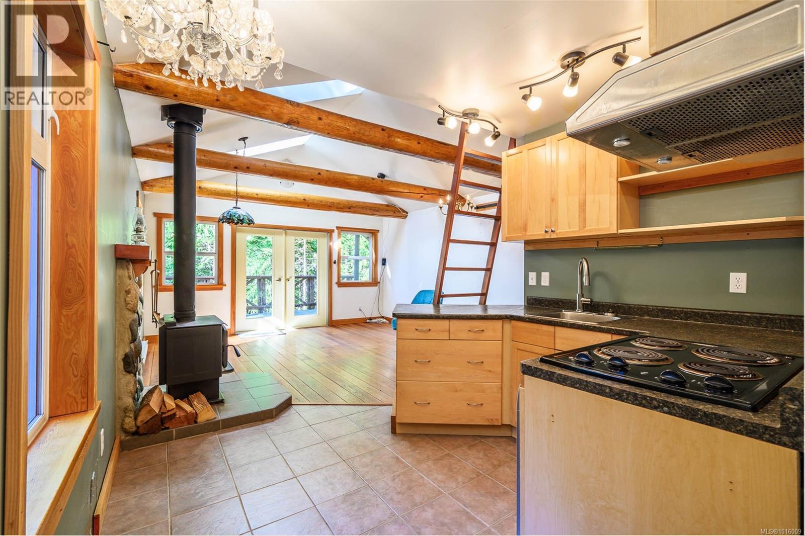 584 Sabre Rd, Sayward, British Columbia  V0P 1R0 - Photo 8 - 1016009