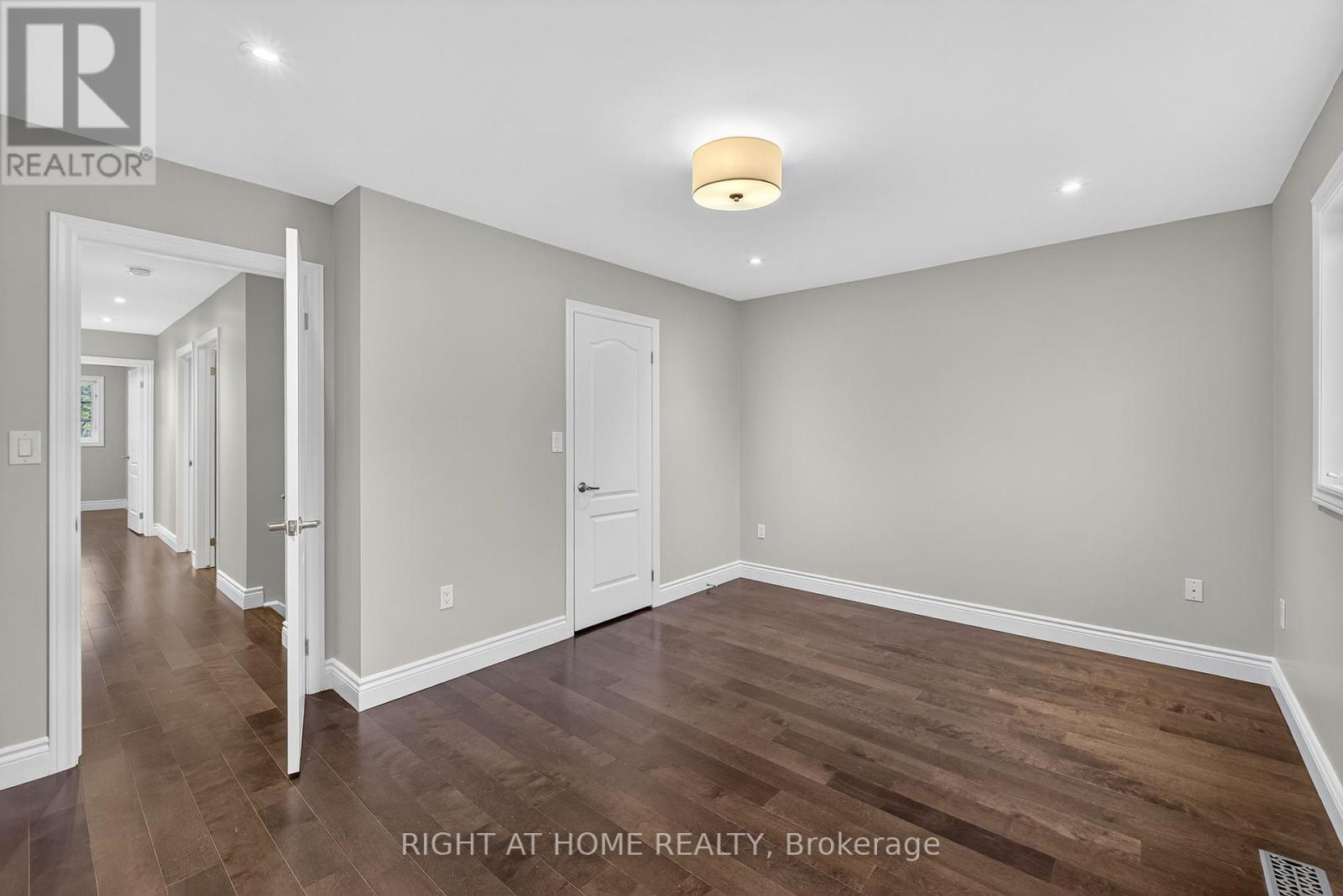 155 Springstead Avenue, Hamilton, Ontario  L8E 6E7 - Photo 21 - X12451727
