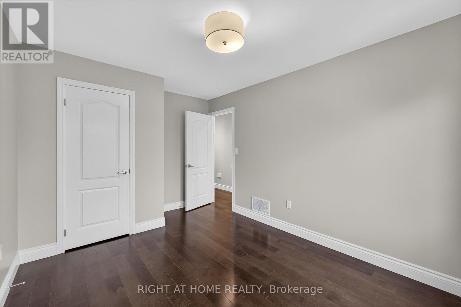 155 Springstead Avenue, Hamilton, Ontario  L8E 6E7 - Photo 28 - X12451727
