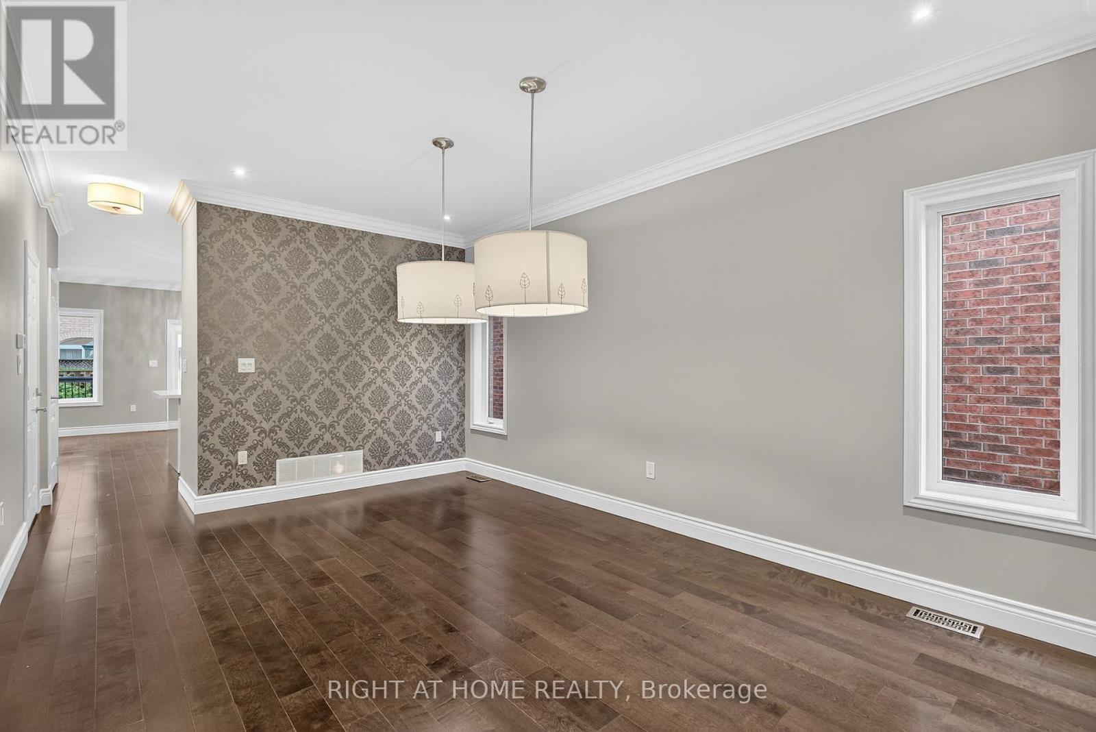 155 Springstead Avenue, Hamilton, Ontario  L8E 6E7 - Photo 5 - X12451727