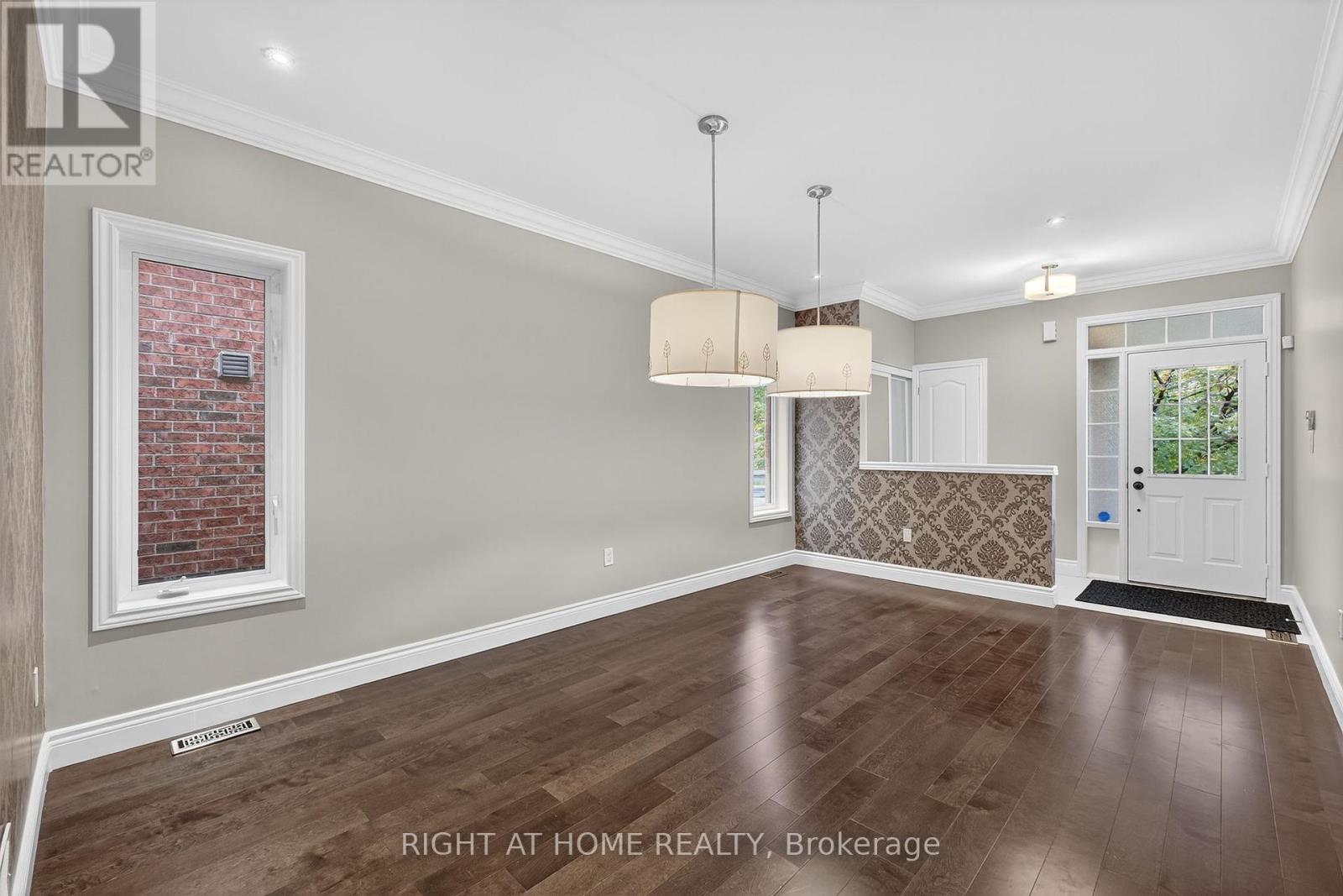 155 Springstead Avenue, Hamilton, Ontario  L8E 6E7 - Photo 6 - X12451727