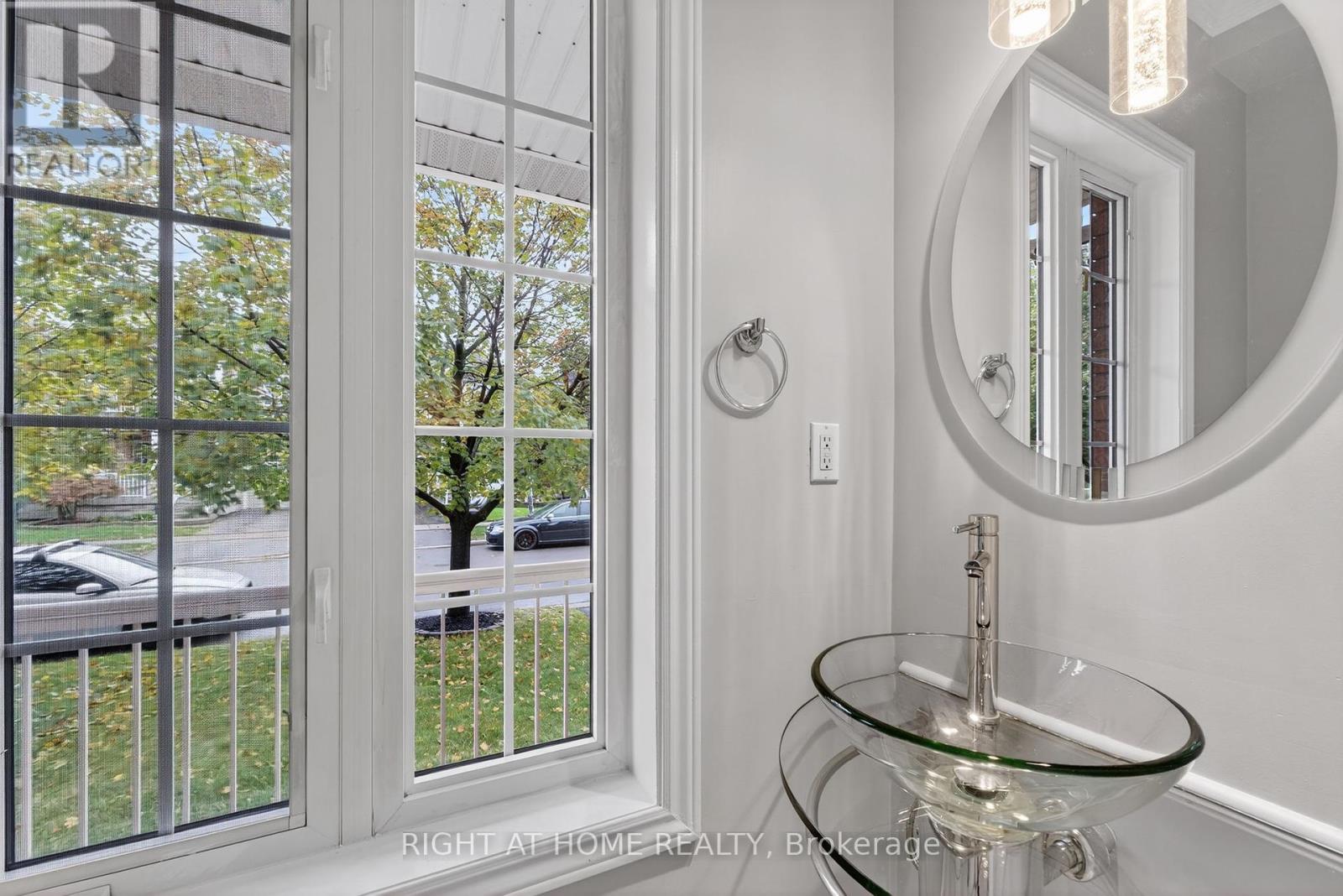 155 Springstead Avenue, Hamilton, Ontario  L8E 6E7 - Photo 7 - X12451727