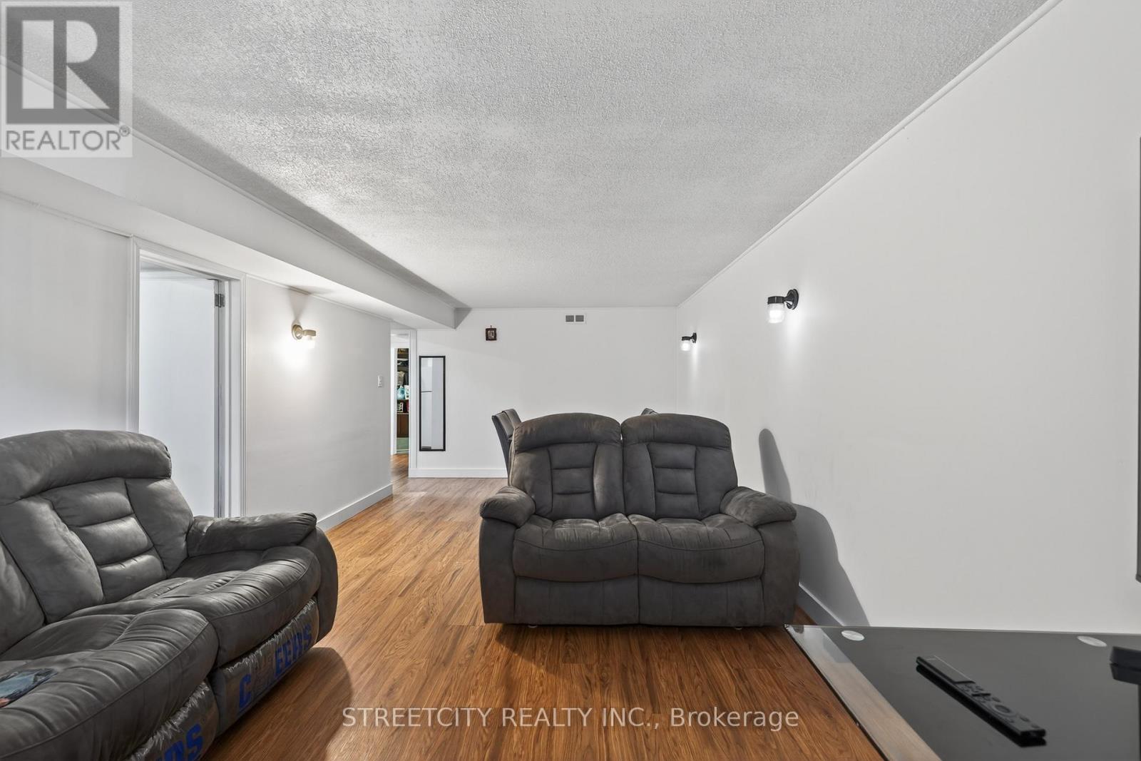 407 Elm Street, St. Thomas, Ontario  N5R 1K2 - Photo 36 - X12452027