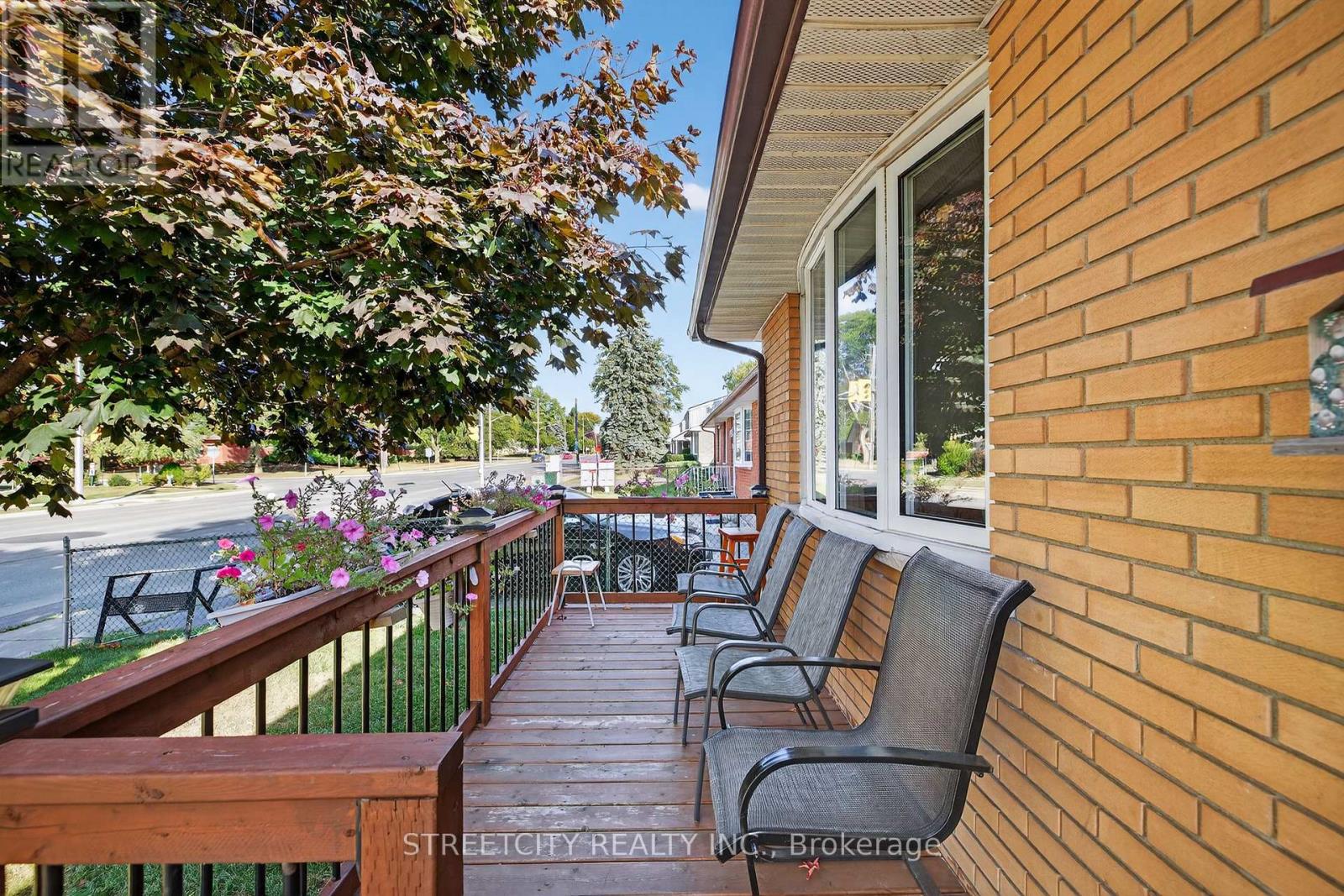 407 Elm Street, St. Thomas, Ontario  N5R 1K2 - Photo 7 - X12452027
