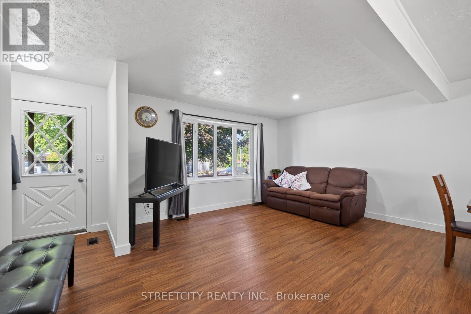 407 Elm Street, St. Thomas, Ontario  N5R 1K2 - Photo 9 - X12452027