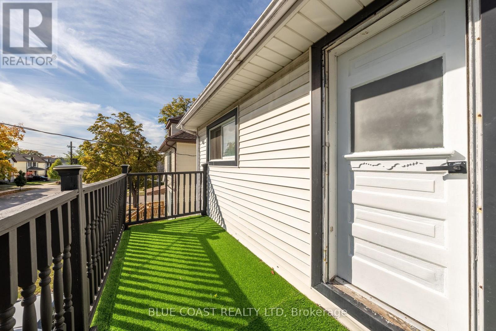 144 Richard Street, Sarnia, Ontario  N7T 1S7 - Photo 5 - X12452030