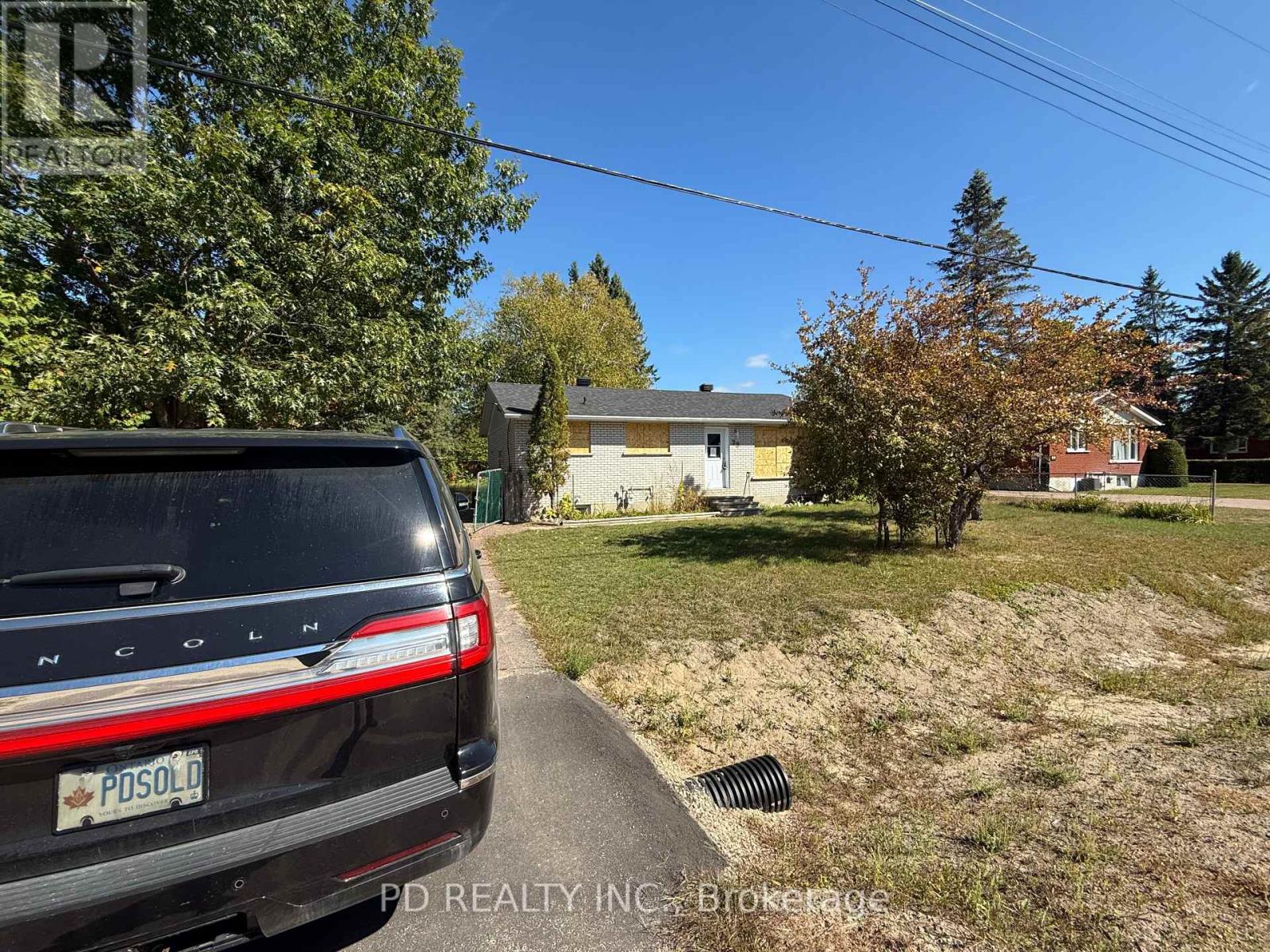 29 Wilson Street, Laurentian Hills, Ontario  K0J 1J0 - Photo 22 - X12451966