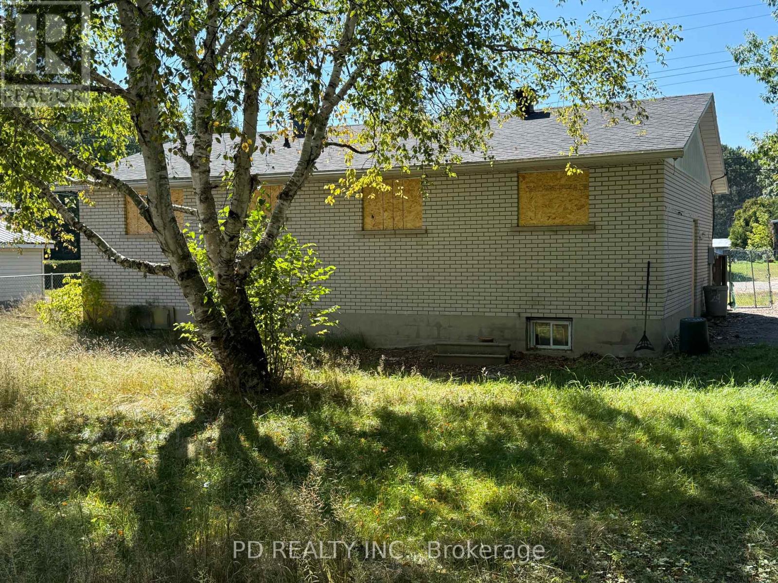 29 Wilson Street, Laurentian Hills, Ontario  K0J 1J0 - Photo 24 - X12451966
