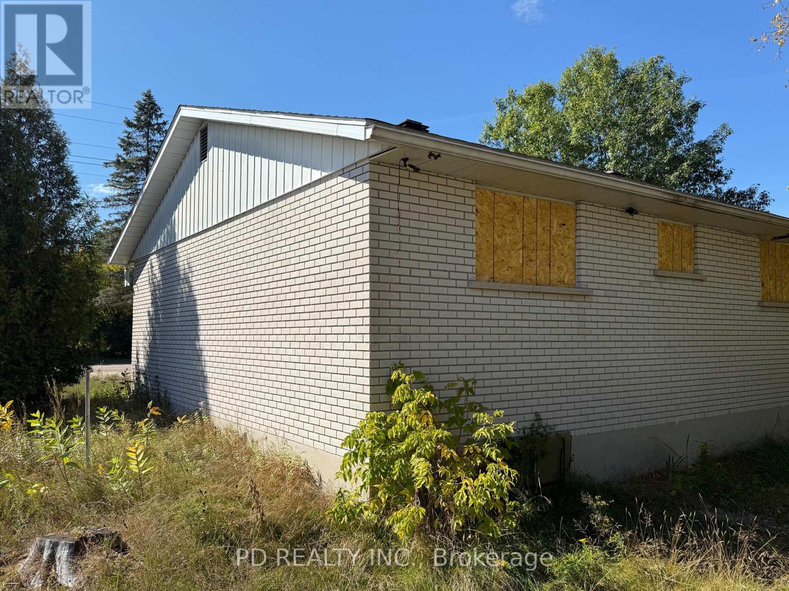 29 Wilson Street, Laurentian Hills, Ontario  K0J 1J0 - Photo 26 - X12451966