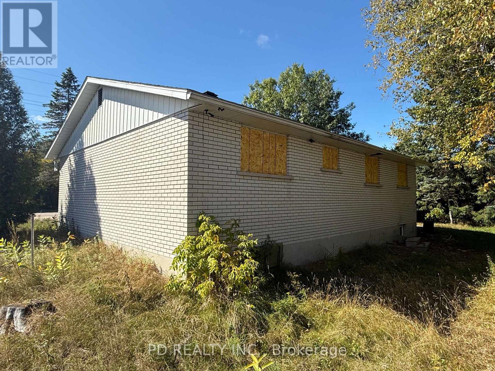 29 Wilson Street, Laurentian Hills, Ontario  K0J 1J0 - Photo 27 - X12451966