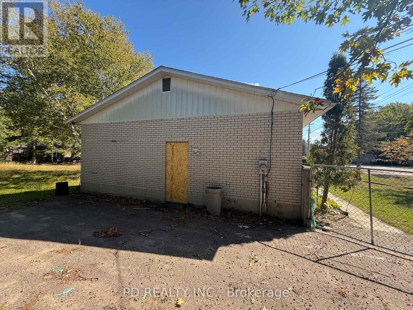 29 Wilson Street, Laurentian Hills, Ontario  K0J 1J0 - Photo 6 - X12451966