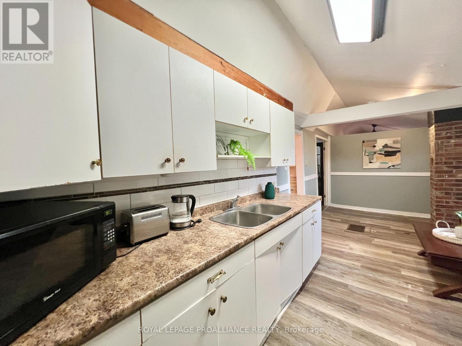 2112 Hamilton Road, Quinte West, Ontario  K8V 5P8 - Photo 10 - X12451982