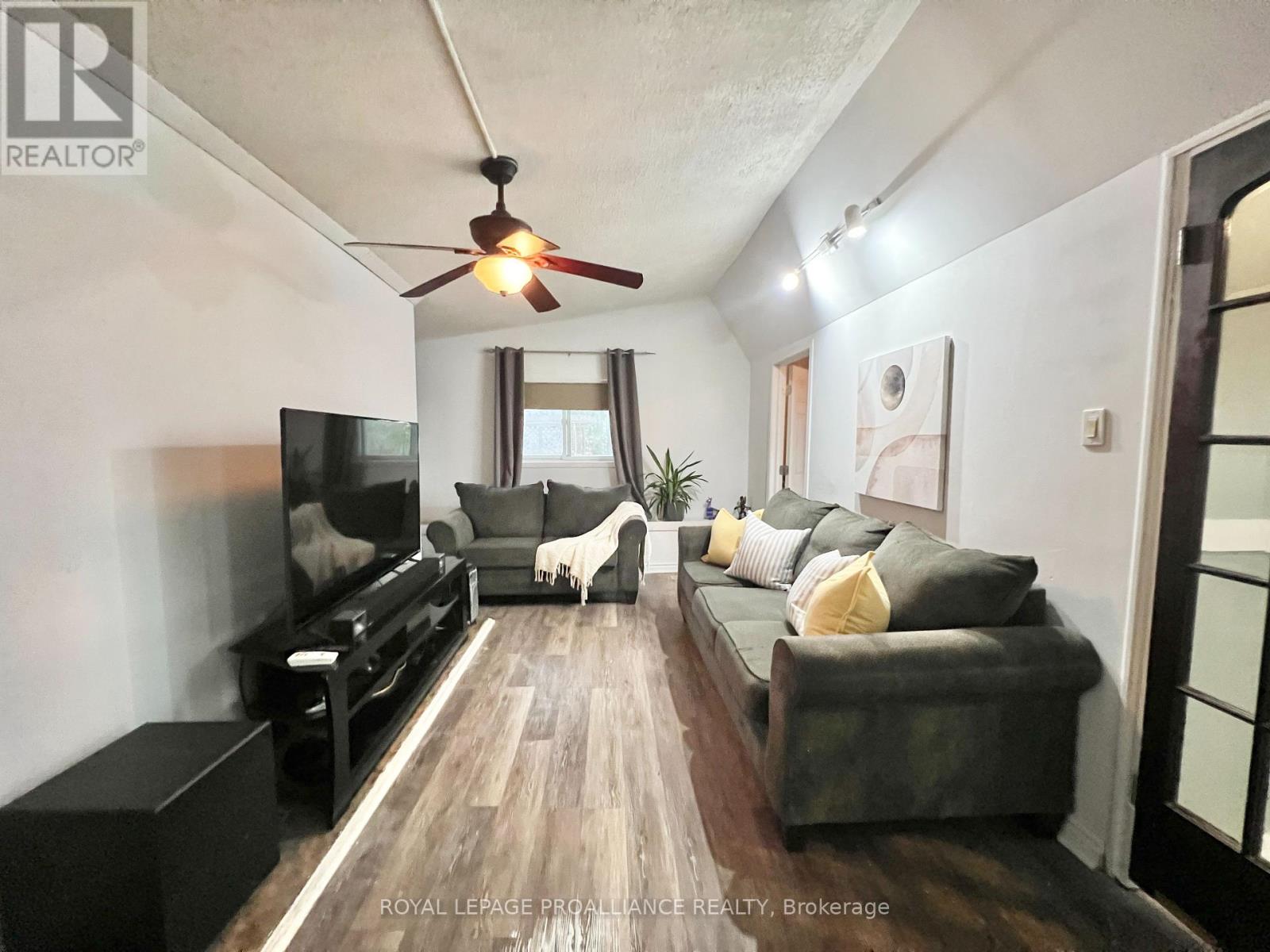 2112 Hamilton Road, Quinte West, Ontario  K8V 5P8 - Photo 5 - X12451982