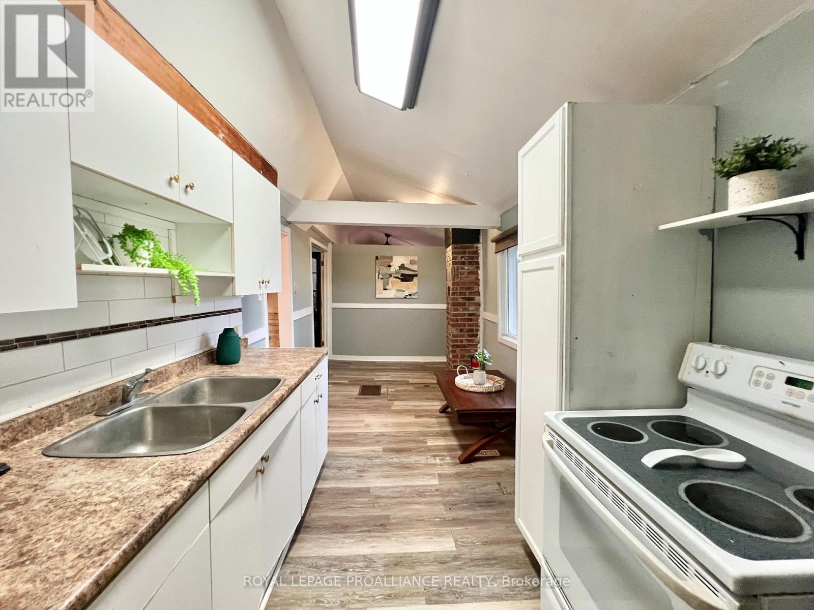 2112 Hamilton Road, Quinte West, Ontario  K8V 5P8 - Photo 9 - X12451982