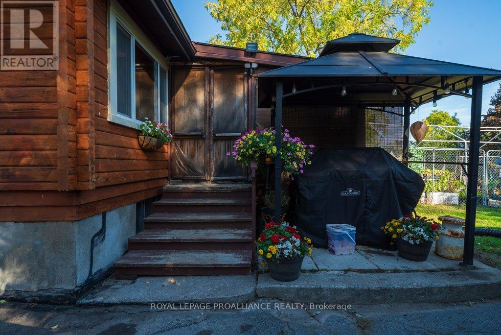 82 North Trent Street, Quinte West (Frankford Ward), Ontario  K0K 2C0 - Photo 15 - X12452020