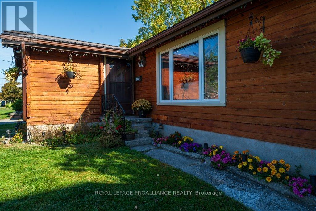 82 North Trent Street, Quinte West (Frankford Ward), Ontario  K0K 2C0 - Photo 18 - X12452020