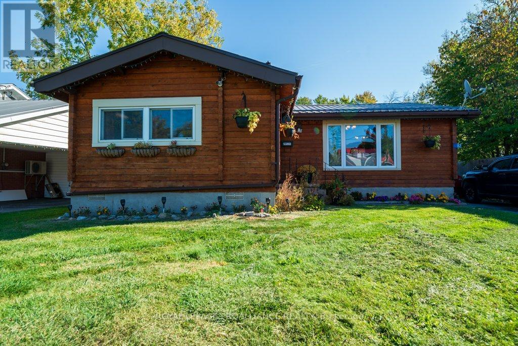 82 North Trent Street, Quinte West (Frankford Ward), Ontario  K0K 2C0 - Photo 2 - X12452020