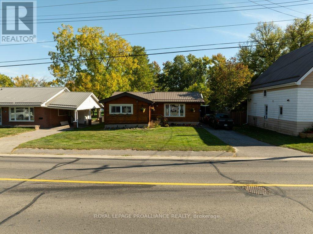 82 North Trent Street, Quinte West (Frankford Ward), Ontario  K0K 2C0 - Photo 3 - X12452020