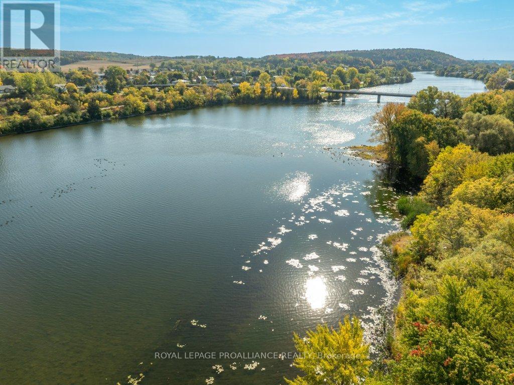 82 North Trent Street, Quinte West (Frankford Ward), Ontario  K0K 2C0 - Photo 4 - X12452020