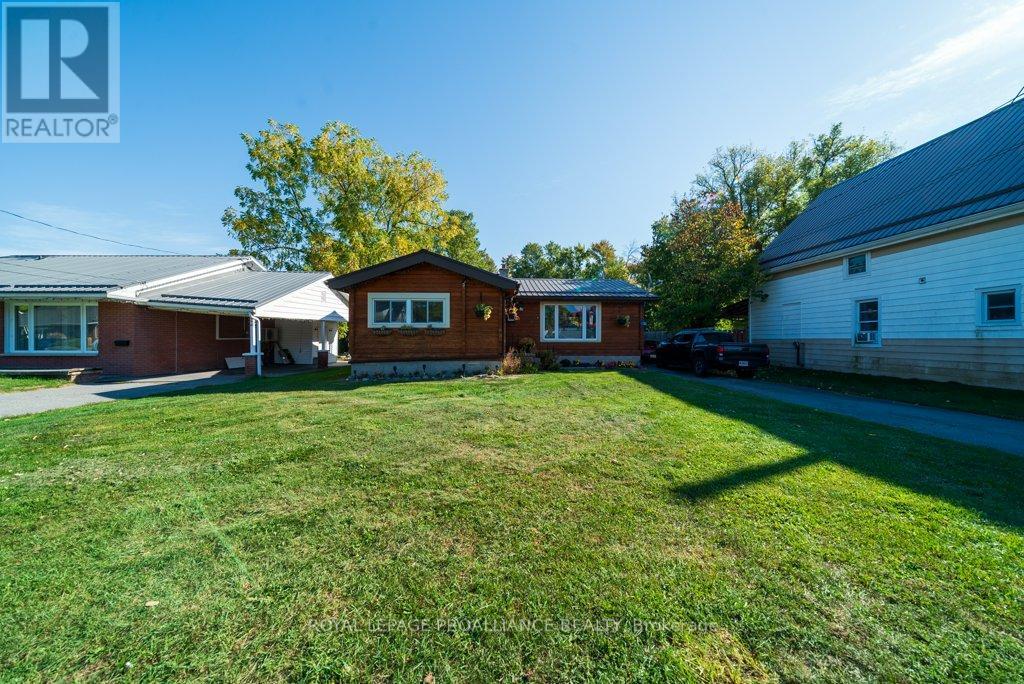 82 North Trent Street, Quinte West (Frankford Ward), Ontario  K0K 2C0 - Photo 44 - X12452020