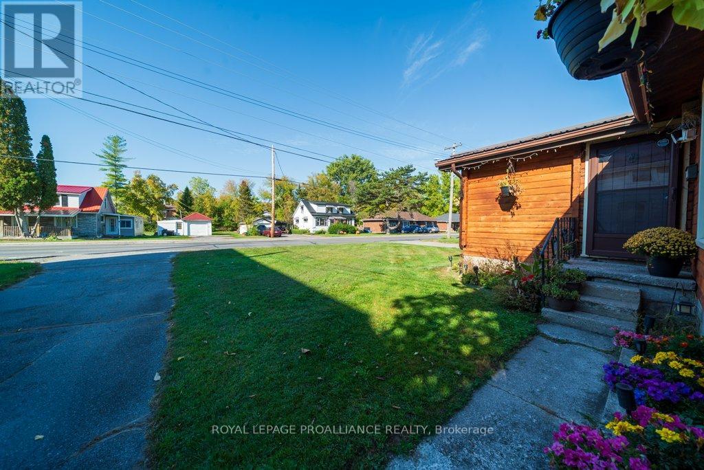 82 North Trent Street, Quinte West (Frankford Ward), Ontario  K0K 2C0 - Photo 46 - X12452020