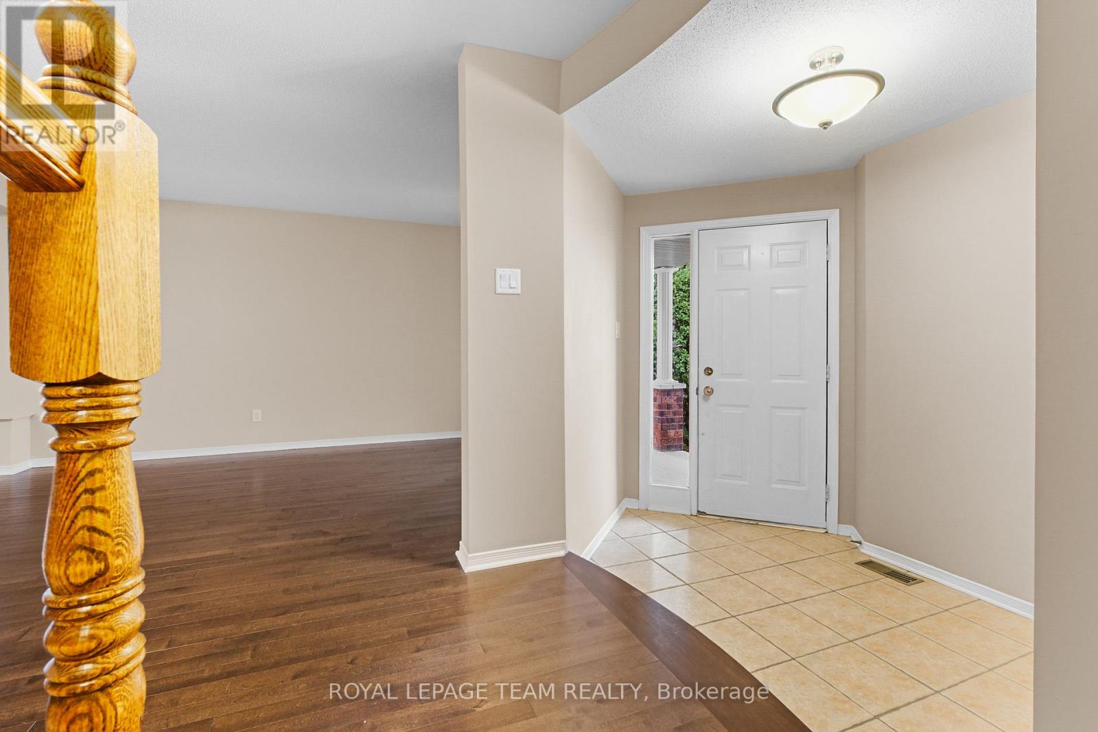 6 State Street, Ottawa, Ontario  K2C 4B3 - Photo 4 - X12451988
