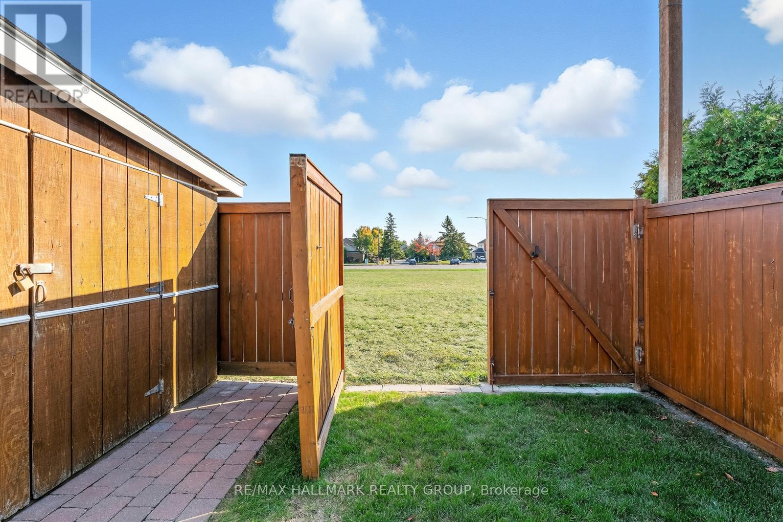 1816 Applegrove Court, Ottawa, Ontario  K1J 6S5 - Photo 12 - X12452021